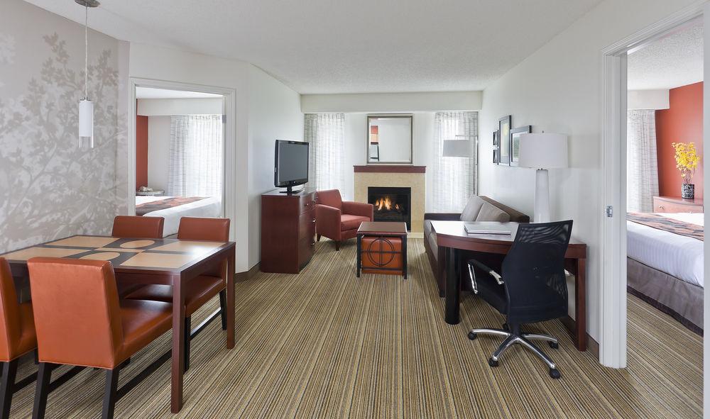 Hotel By Marriott Dallas Lewisville